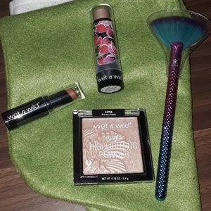 Wet and wild bundle (free makeup bag)